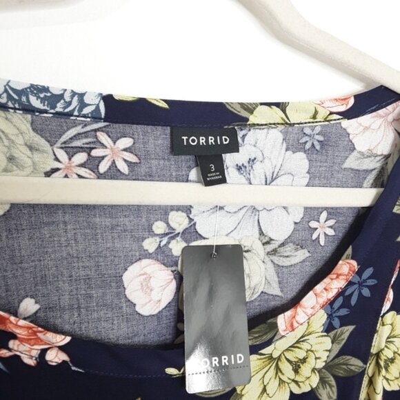TORRID NAVY FLORAL CHALLIS FIT & FLARE BLOUSE NWT sz 3 - Picture 6 of 10